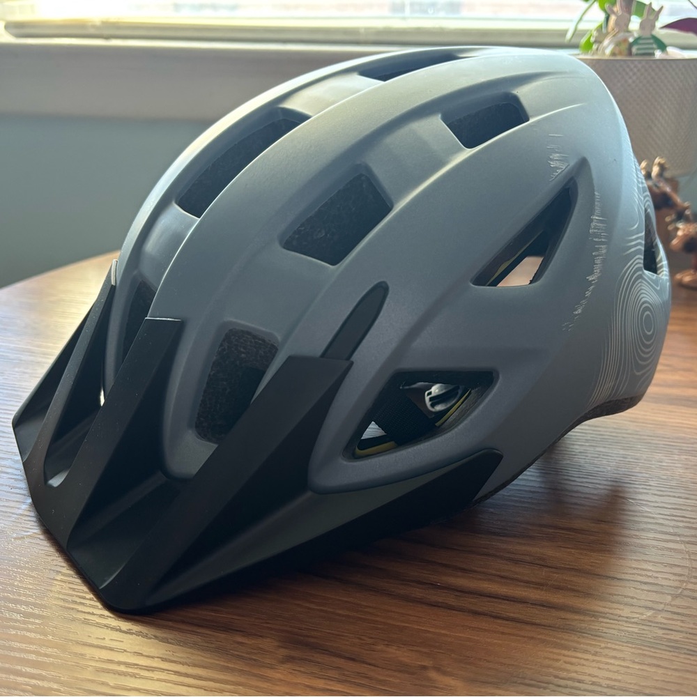 Path MIPS Men’s Helmet + Rear Light – Adult Size